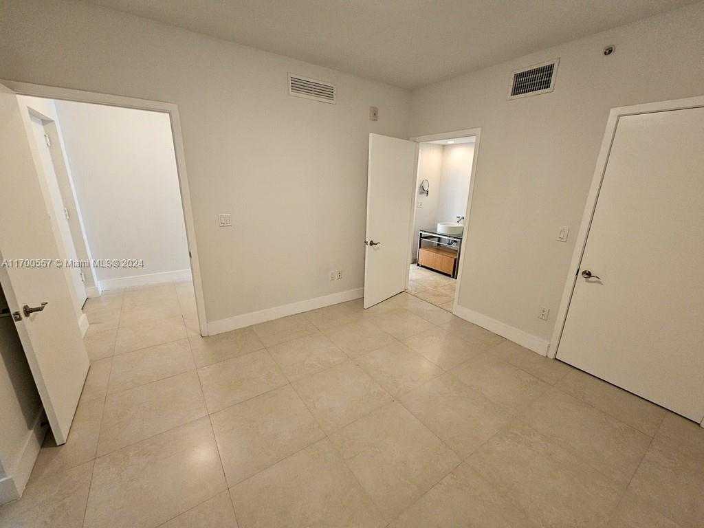Small Image of 6000 COLLINS AVE #528, Miami Beach Number 10