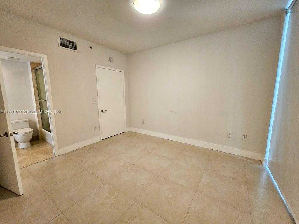 Small Image of 6000 COLLINS AVE #528, Miami Beach Number 11