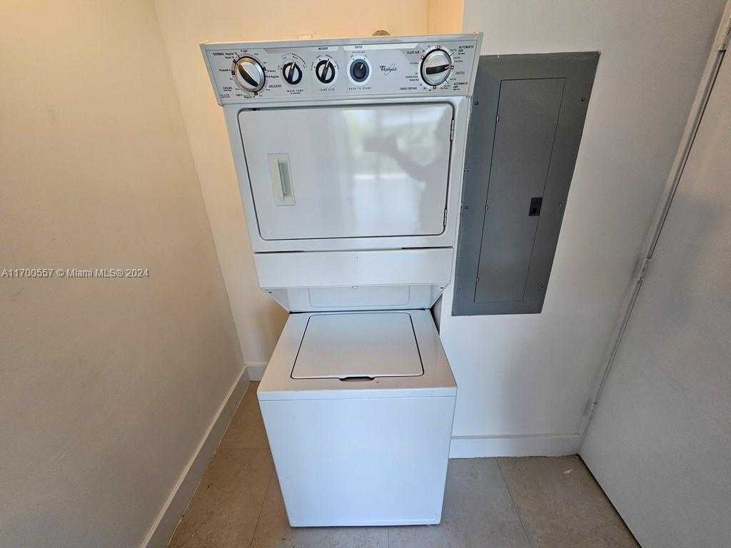 Small Image of 6000 COLLINS AVE #528, Miami Beach Number 13