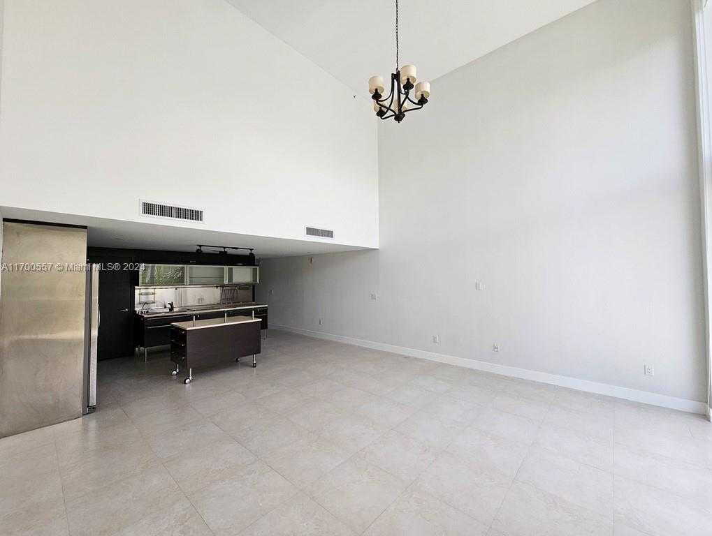 Small Image of 6000 COLLINS AVE #528, Miami Beach Number 4