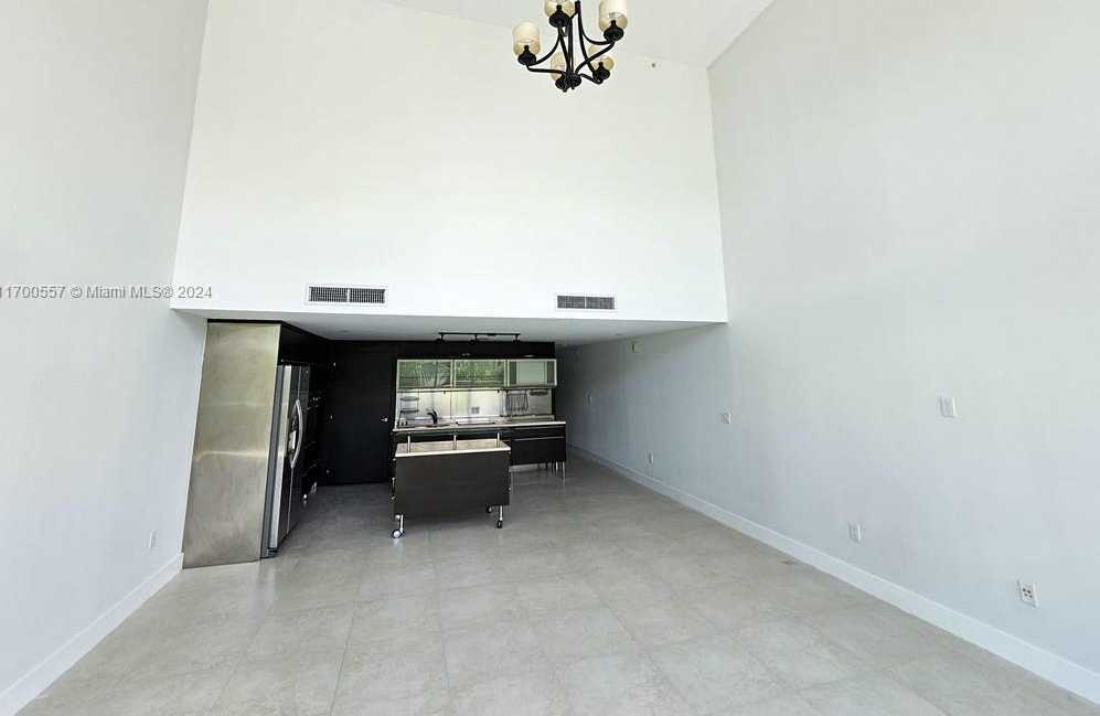 Small Image of 6000 COLLINS AVE #528, Miami Beach Number 5