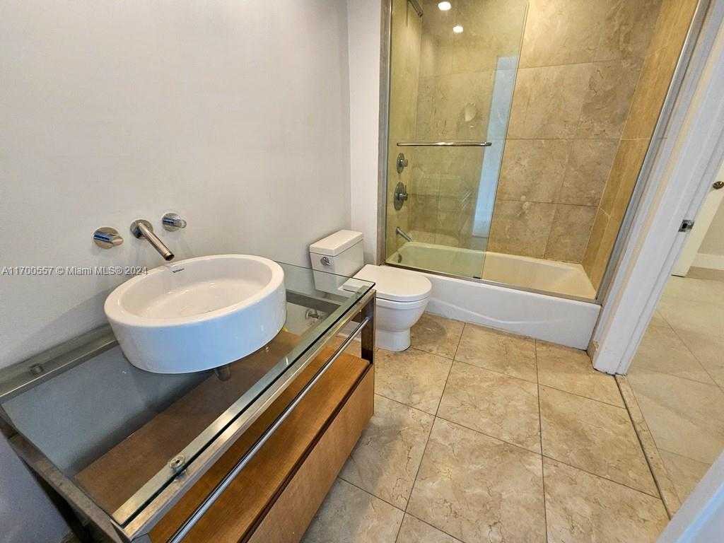 Small Image of 6000 COLLINS AVE #528, Miami Beach Number 9