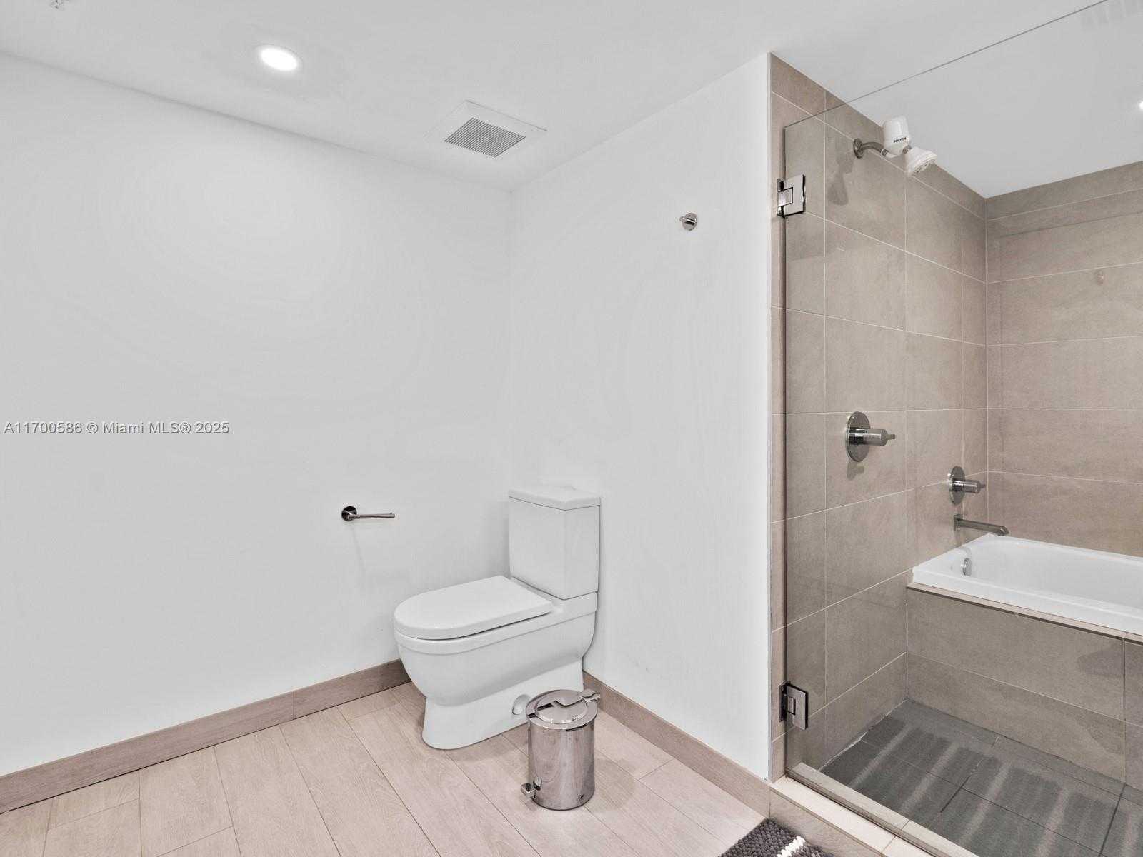 Small Image of 6620 INDIAN CREEK DR #613, Miami Beach Number 17