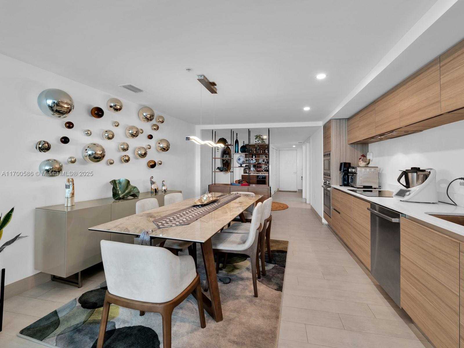 Small Image of 6620 INDIAN CREEK DR #613, Miami Beach Number 3