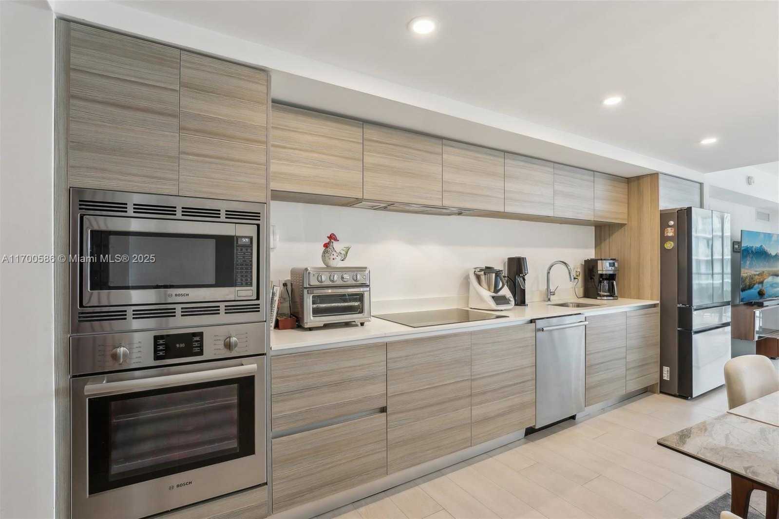 Small Image of 6620 INDIAN CREEK DR #613, Miami Beach Number 55