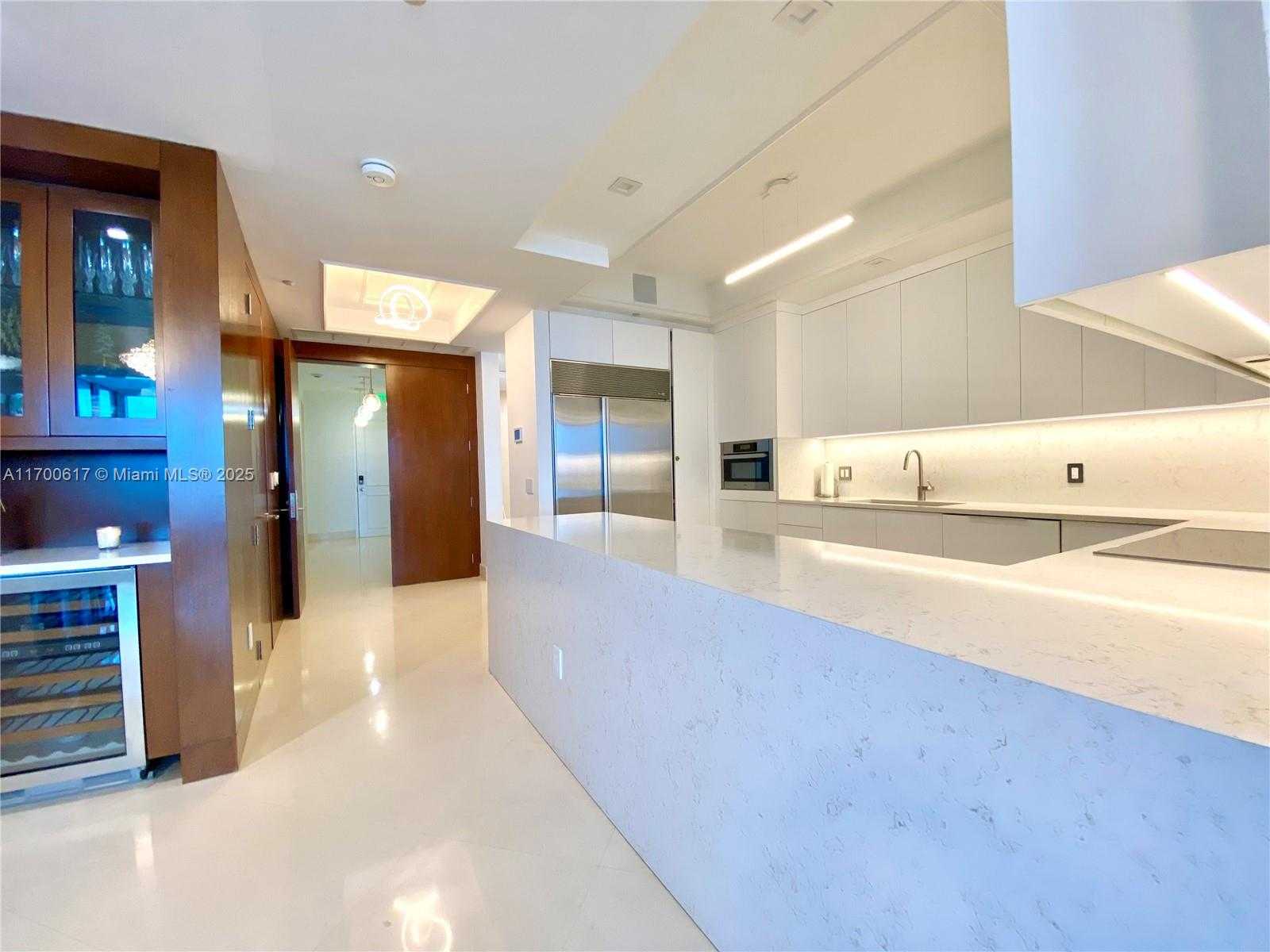 Small Image of 100 SOUTH POINTE DR #1207, Miami Beach Number 11