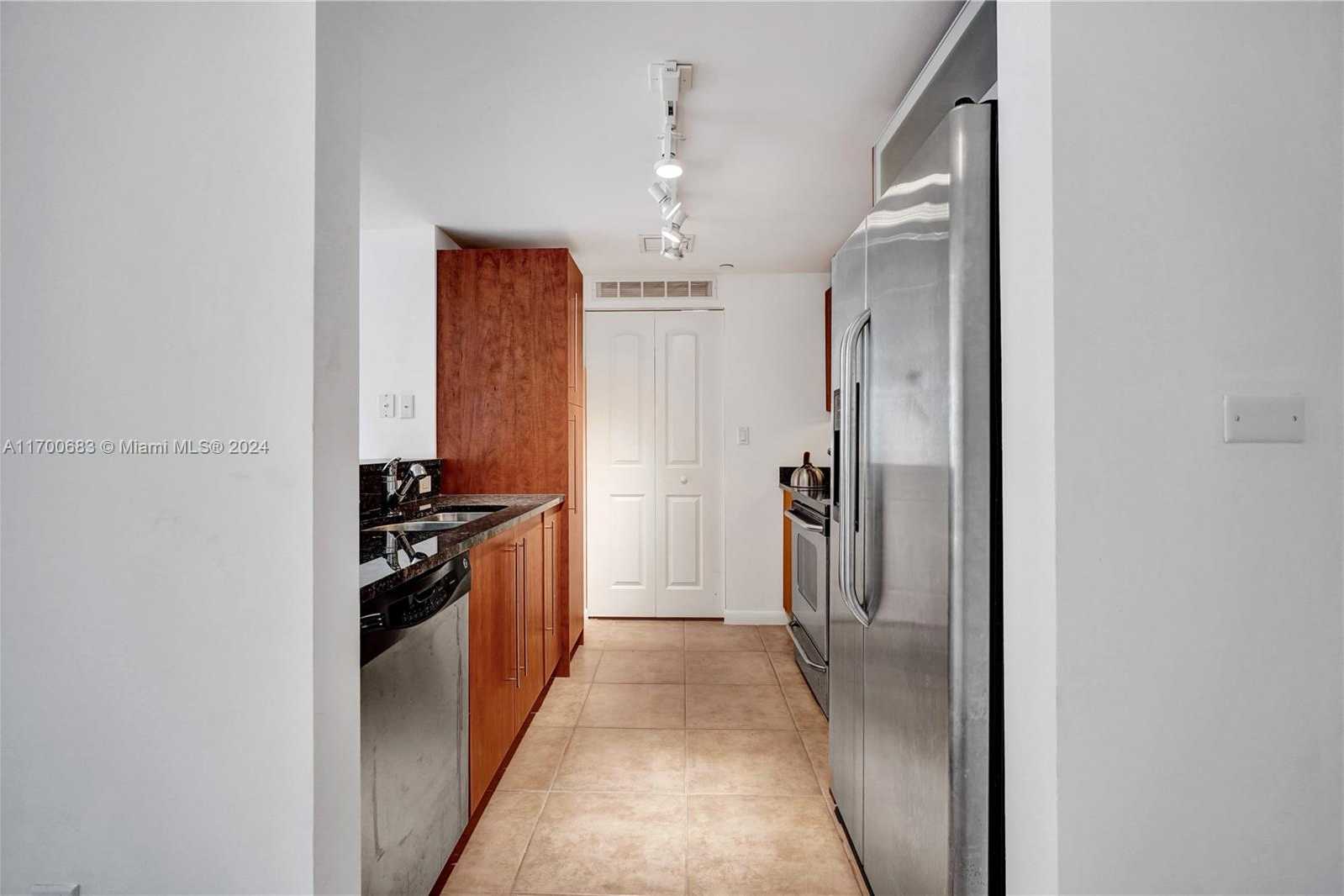 Small Image of 7355 SW 89th St, Miami, FL 33156, USA Number 10