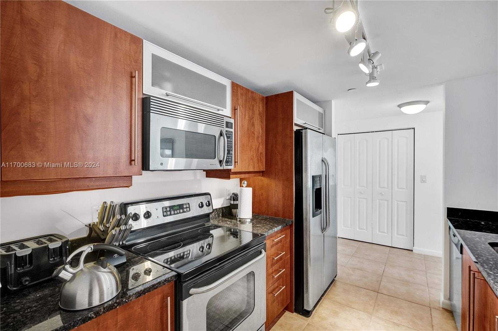 Small Image of 7355 SW 89th St, Miami, FL 33156, USA Number 17