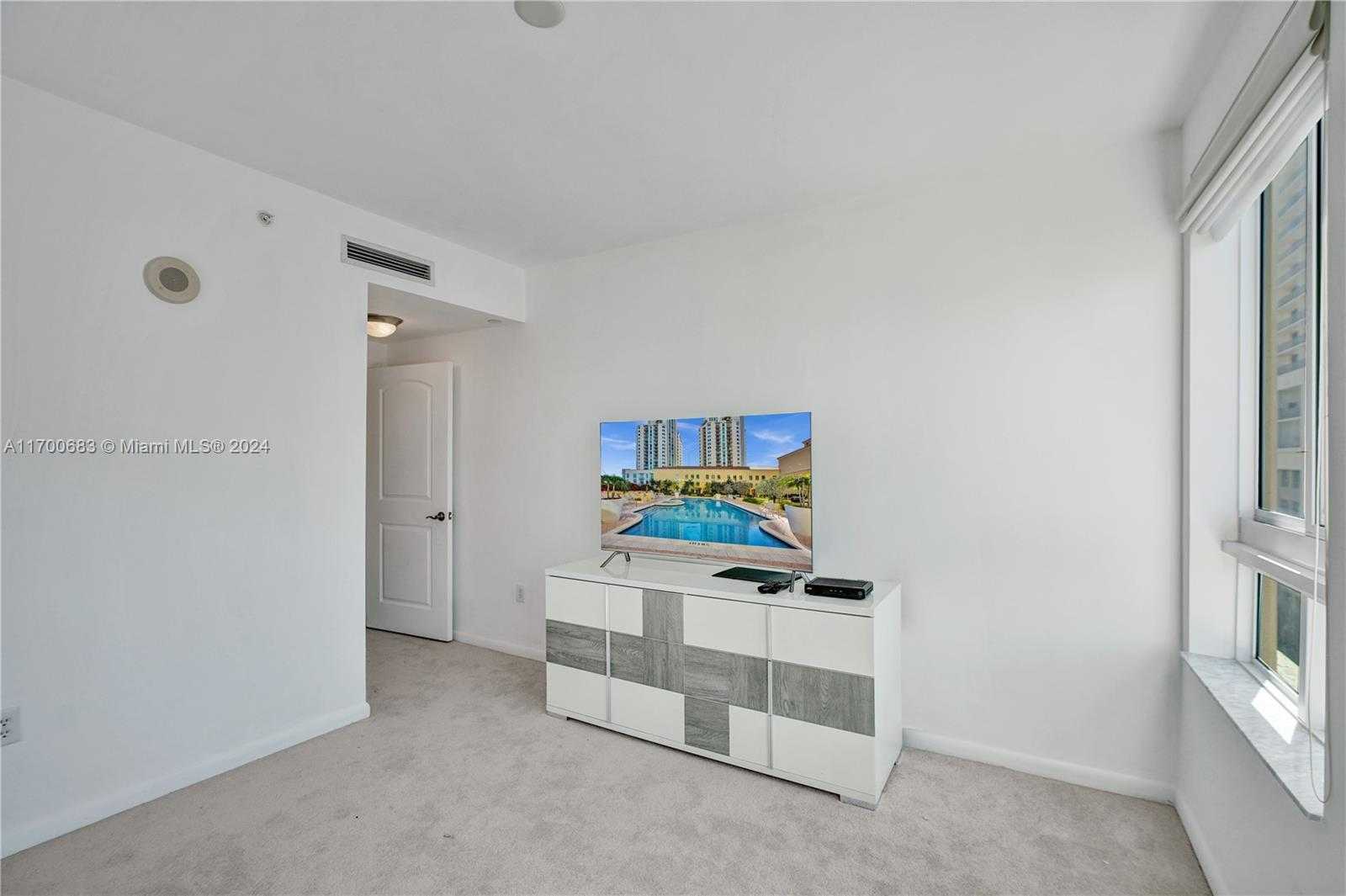 Small Image of 7355 SW 89th St, Miami, FL 33156, USA Number 18