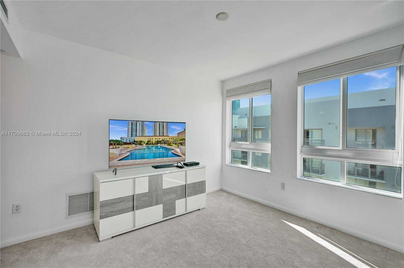 Small Image of 7355 SW 89th St, Miami, FL 33156, USA Number 19