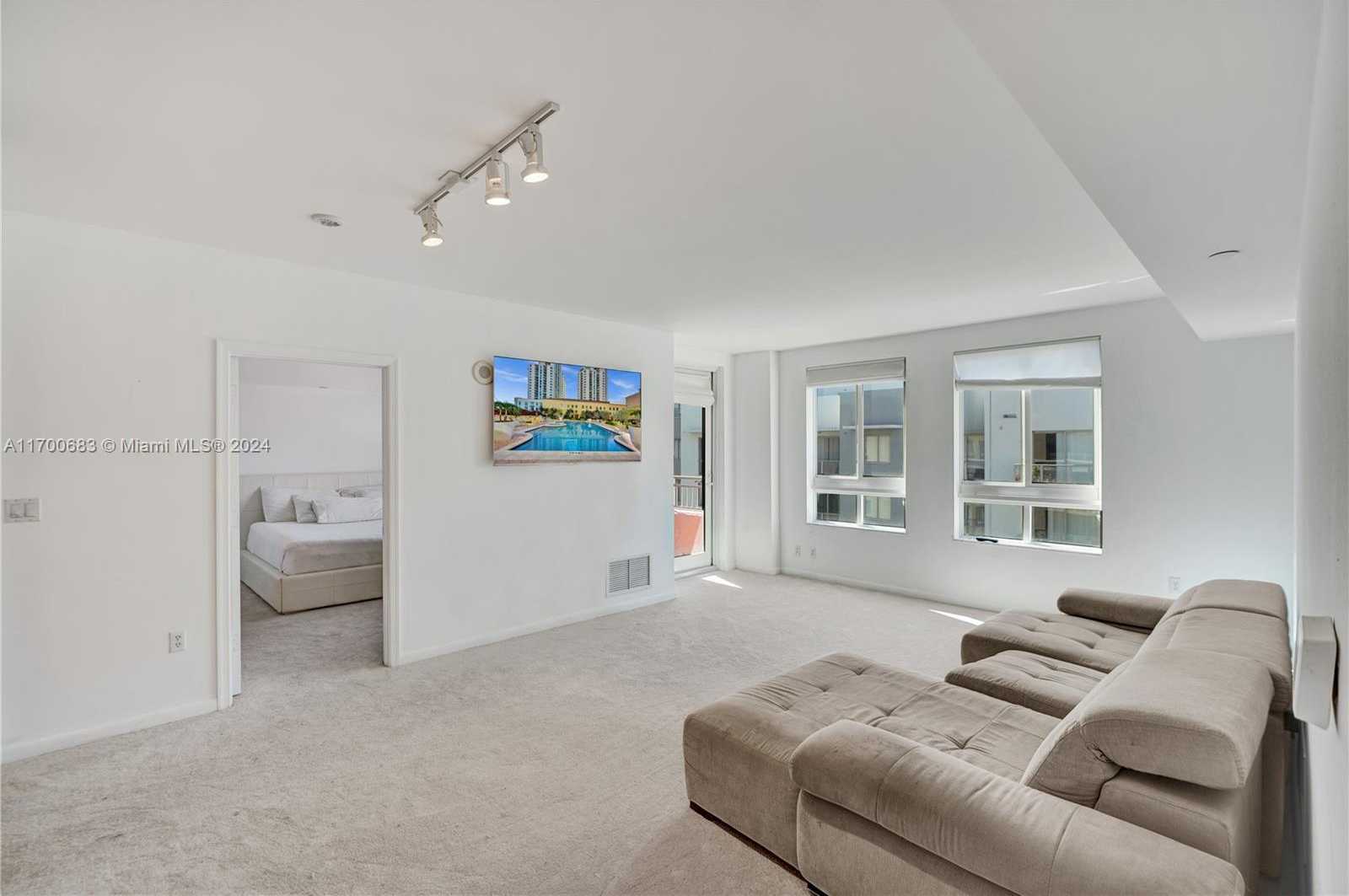 Small Image of 7355 SW 89th St, Miami, FL 33156, USA Number 21