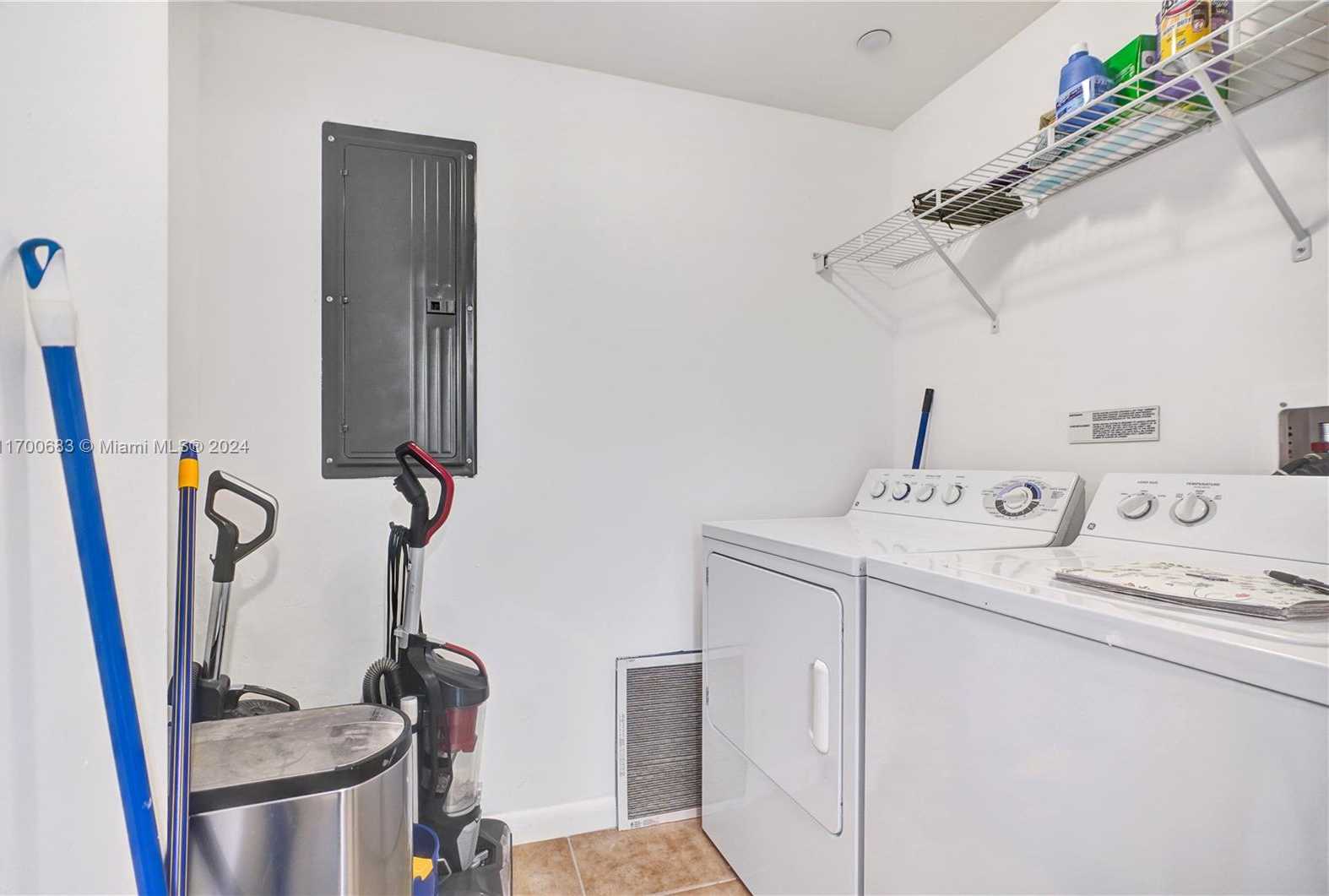 Small Image of 7355 SW 89th St, Miami, FL 33156, USA Number 24