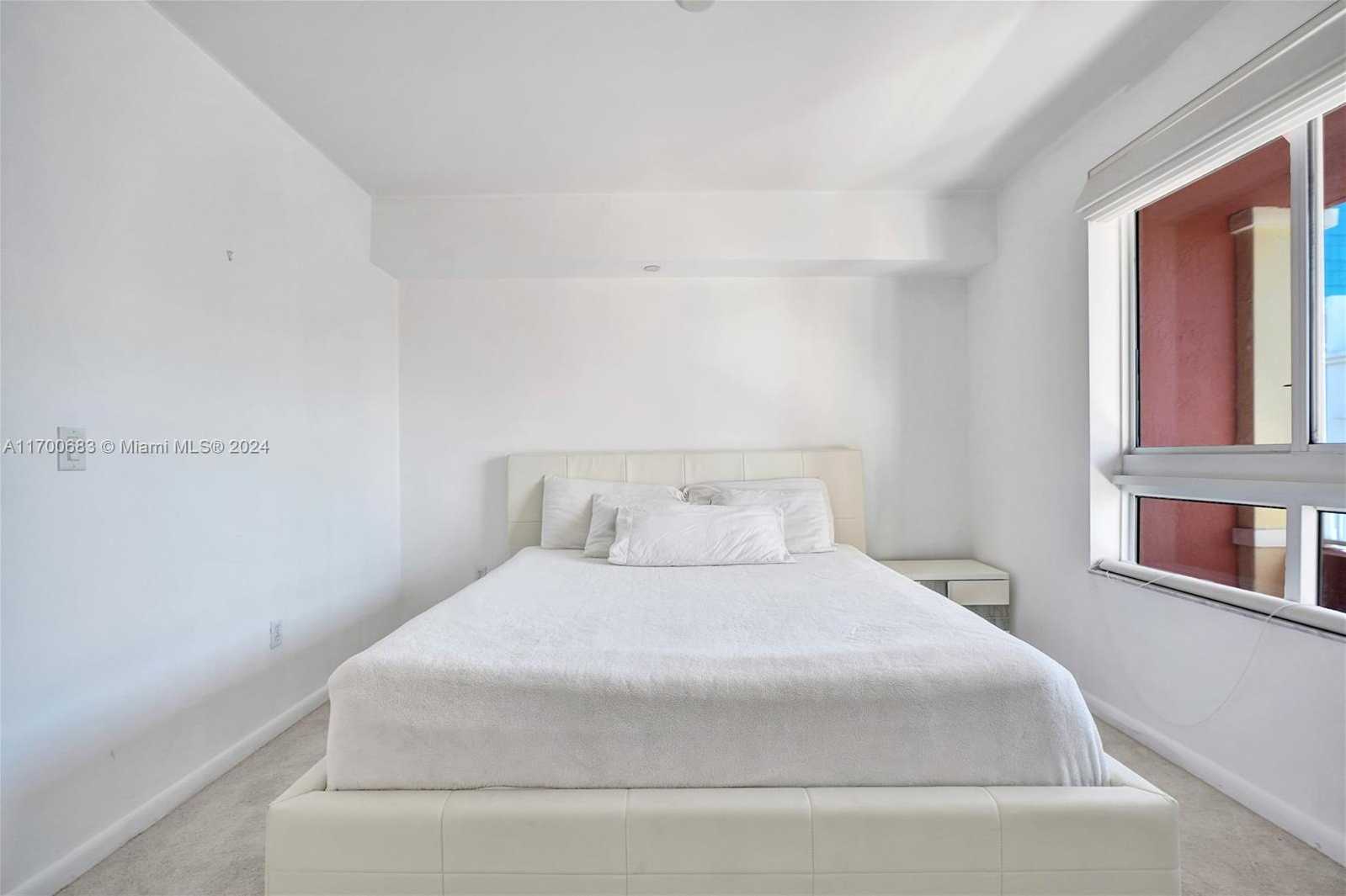Small Image of 7355 SW 89th St, Miami, FL 33156, USA Number 27