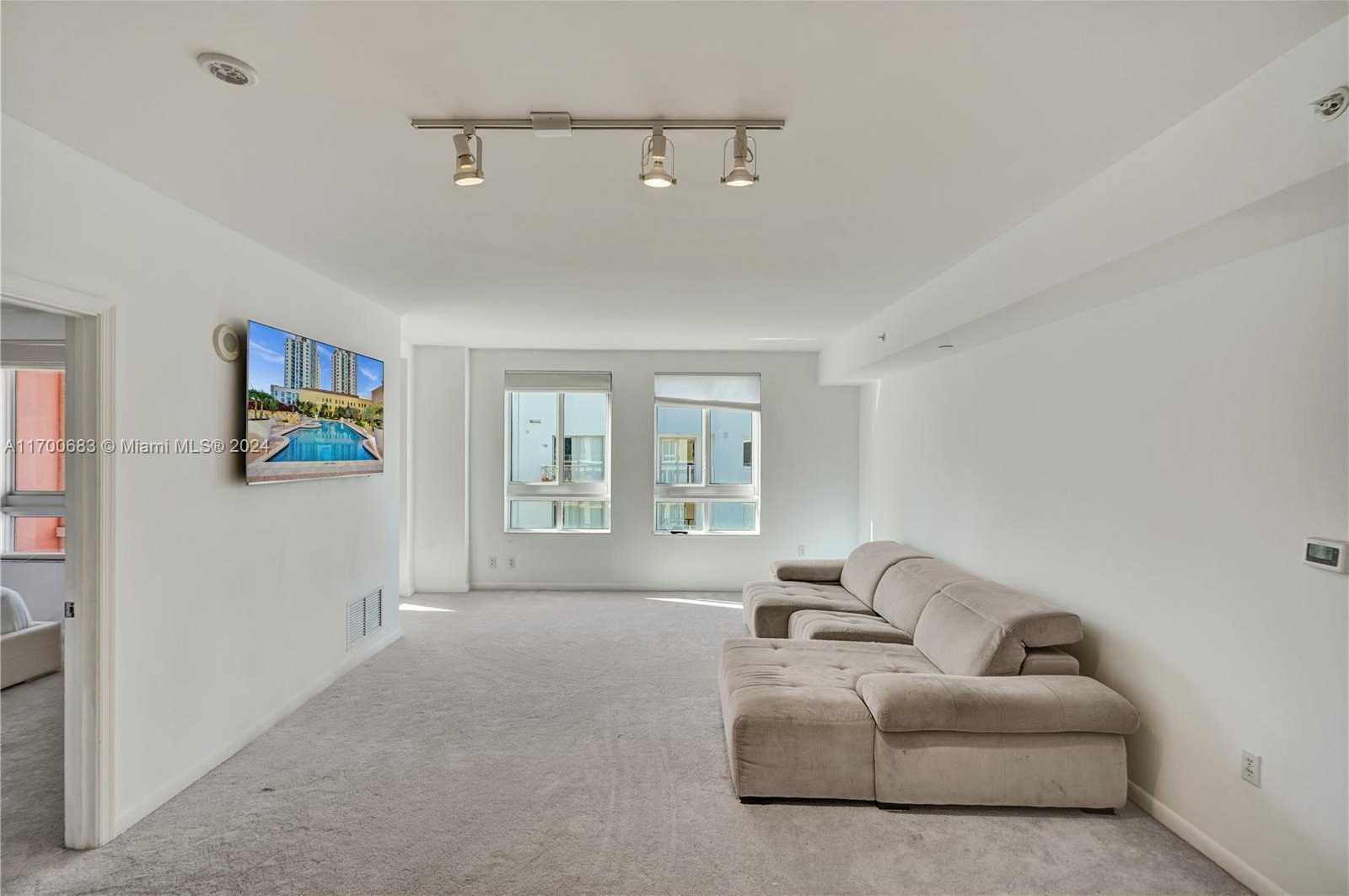 Small Image of 7355 SW 89th St, Miami, FL 33156, USA Number 4