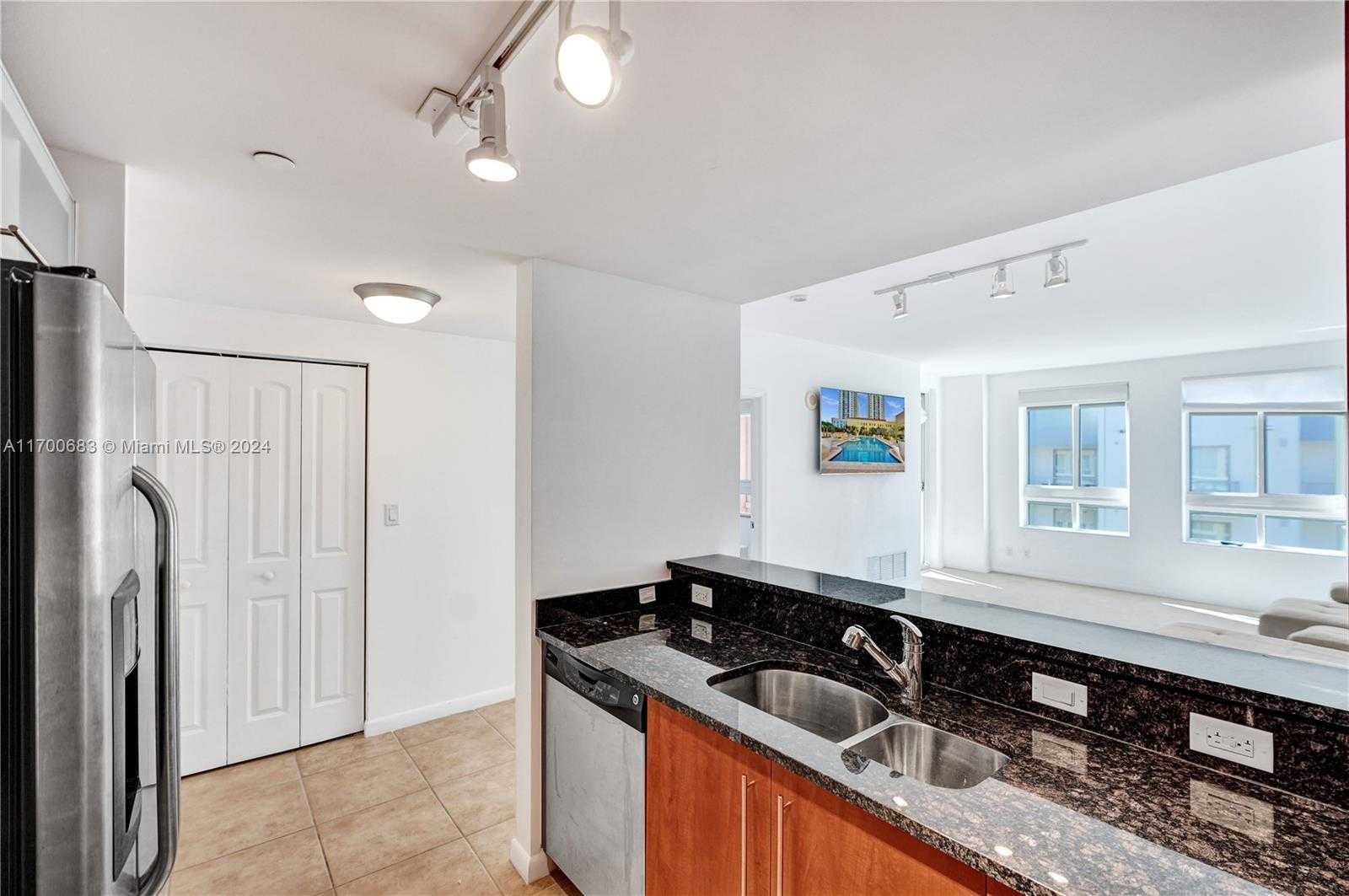 Small Image of 7355 SW 89th St, Miami, FL 33156, USA Number 9