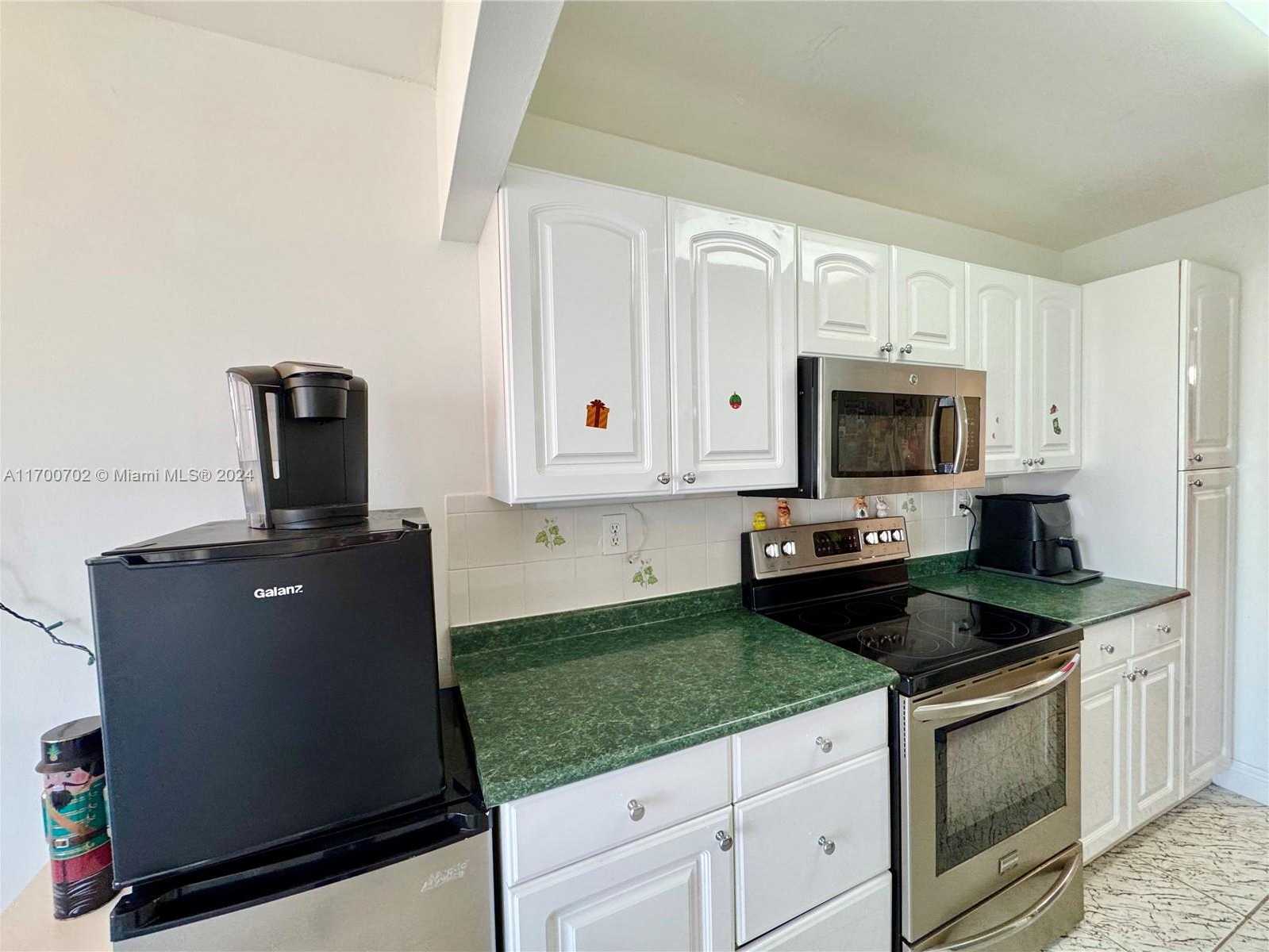 Small Image of 210 174th St, Sunny Isles Beach, FL 33160, USA Number 13