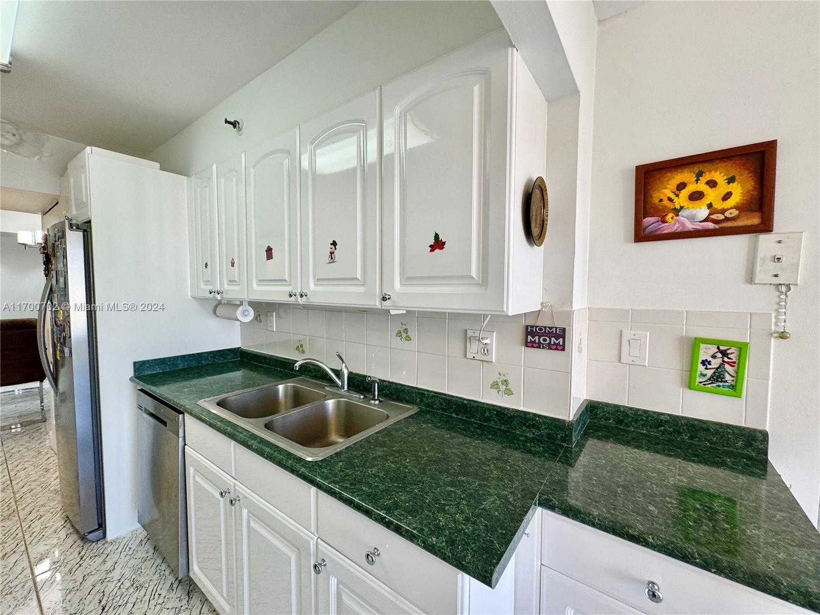 Small Image of 210 174th St, Sunny Isles Beach, FL 33160, USA Number 14