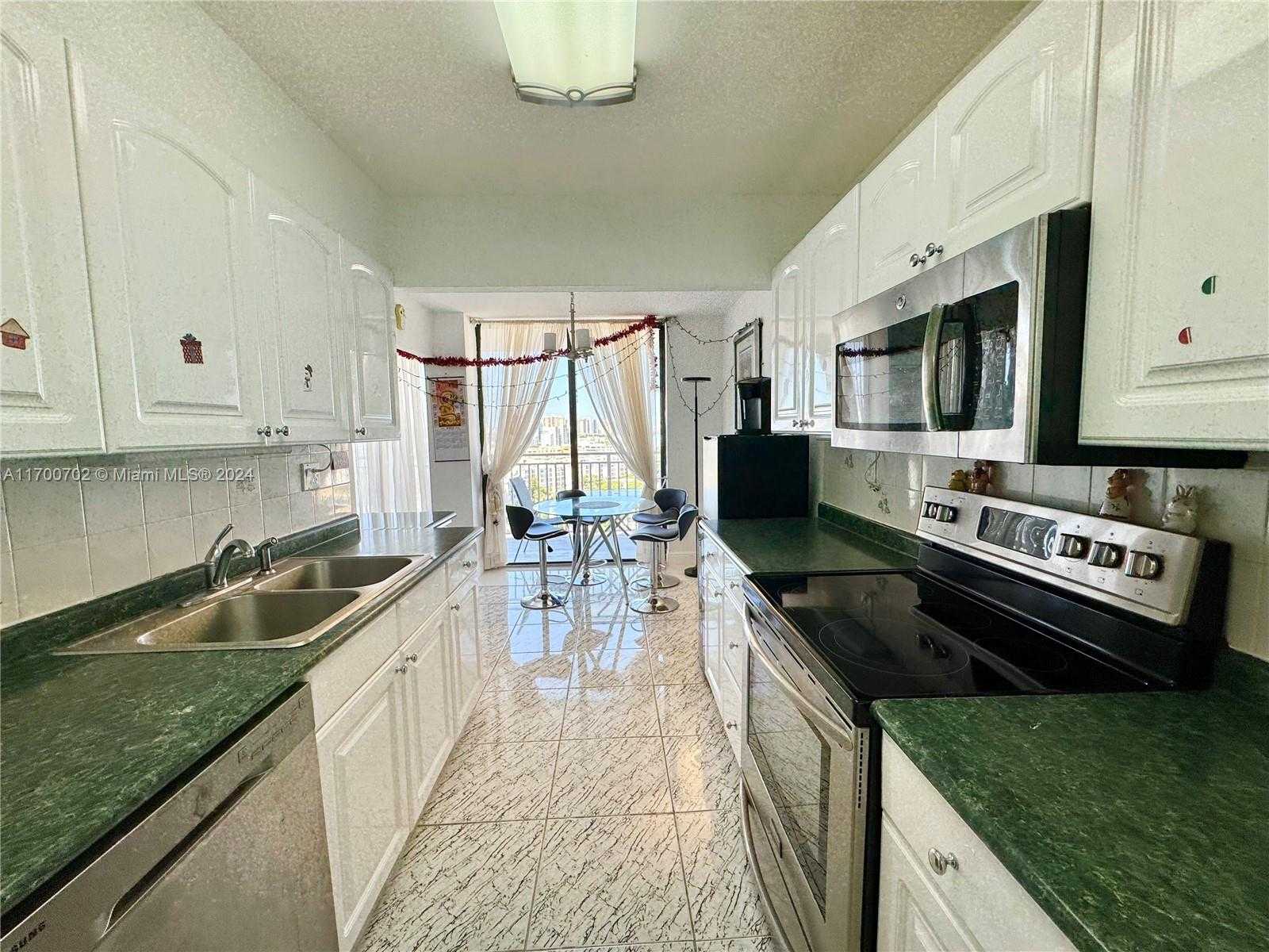 Small Image of 210 174th St, Sunny Isles Beach, FL 33160, USA Number 15