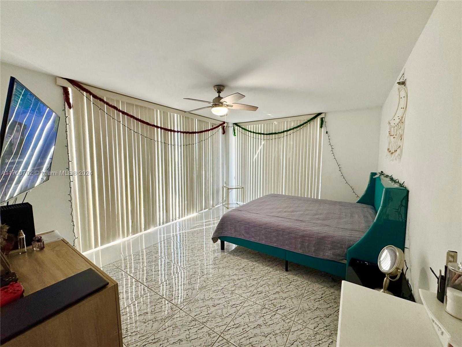 Small Image of 210 174th St, Sunny Isles Beach, FL 33160, USA Number 19