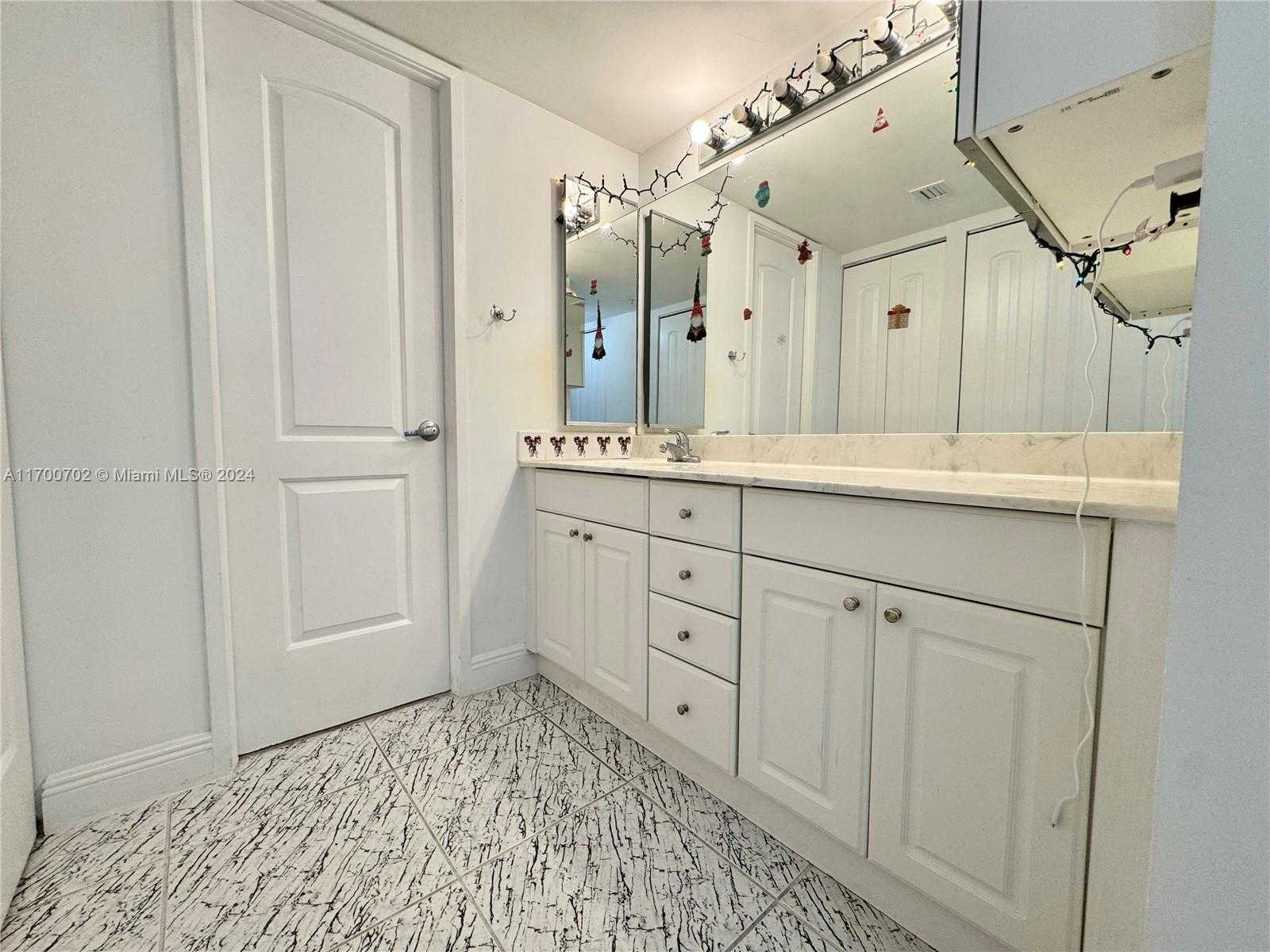 Small Image of 210 174th St, Sunny Isles Beach, FL 33160, USA Number 23