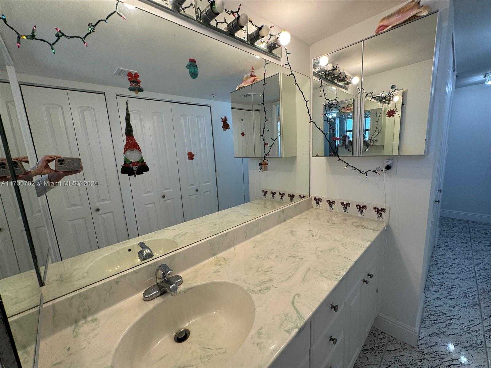 Small Image of 210 174th St, Sunny Isles Beach, FL 33160, USA Number 24