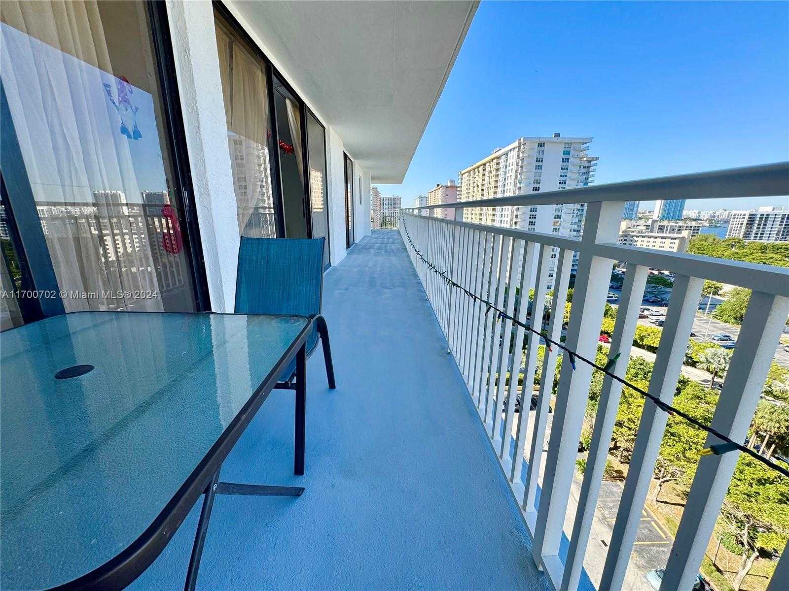 Small Image of 210 174th St, Sunny Isles Beach, FL 33160, USA Number 3