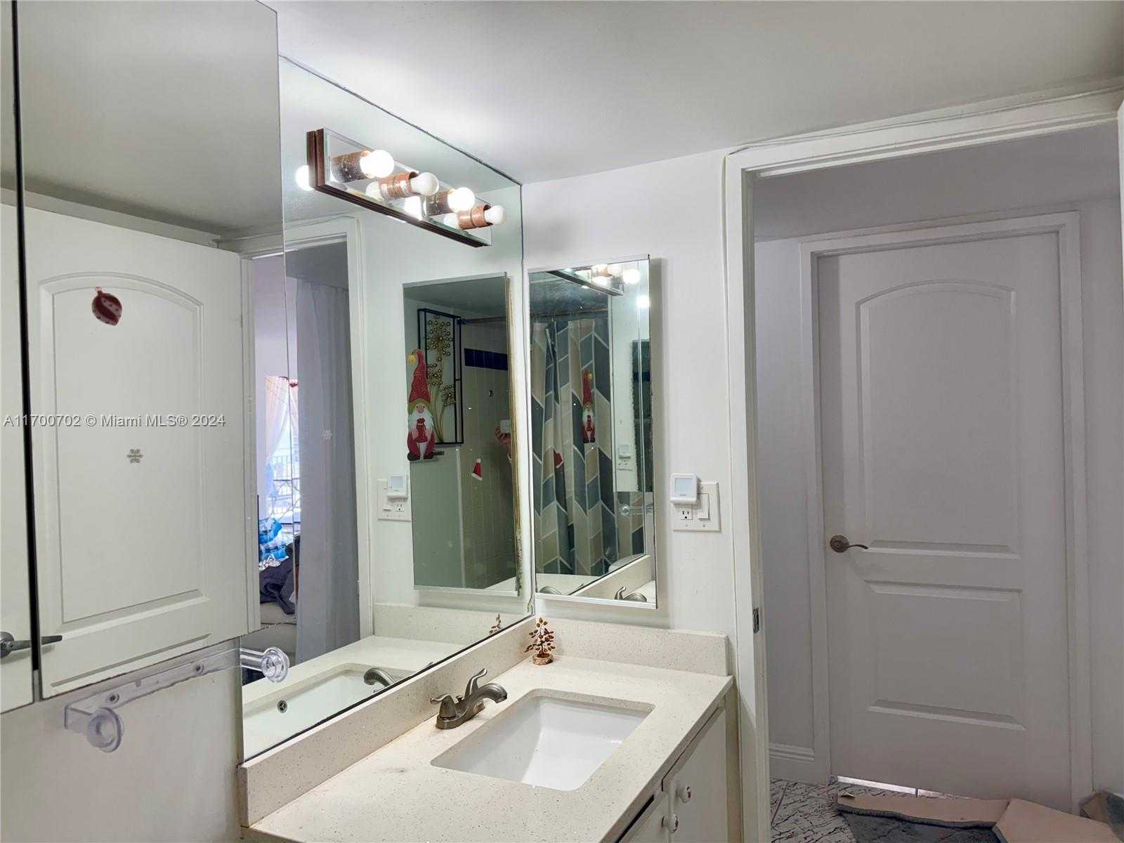 Small Image of 210 174th St, Sunny Isles Beach, FL 33160, USA Number 30