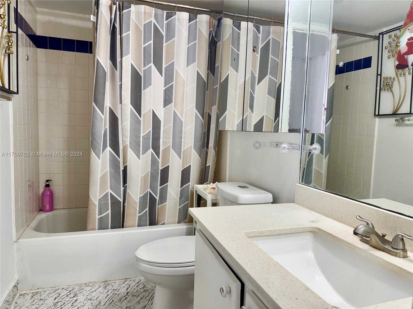 Small Image of 210 174th St, Sunny Isles Beach, FL 33160, USA Number 31