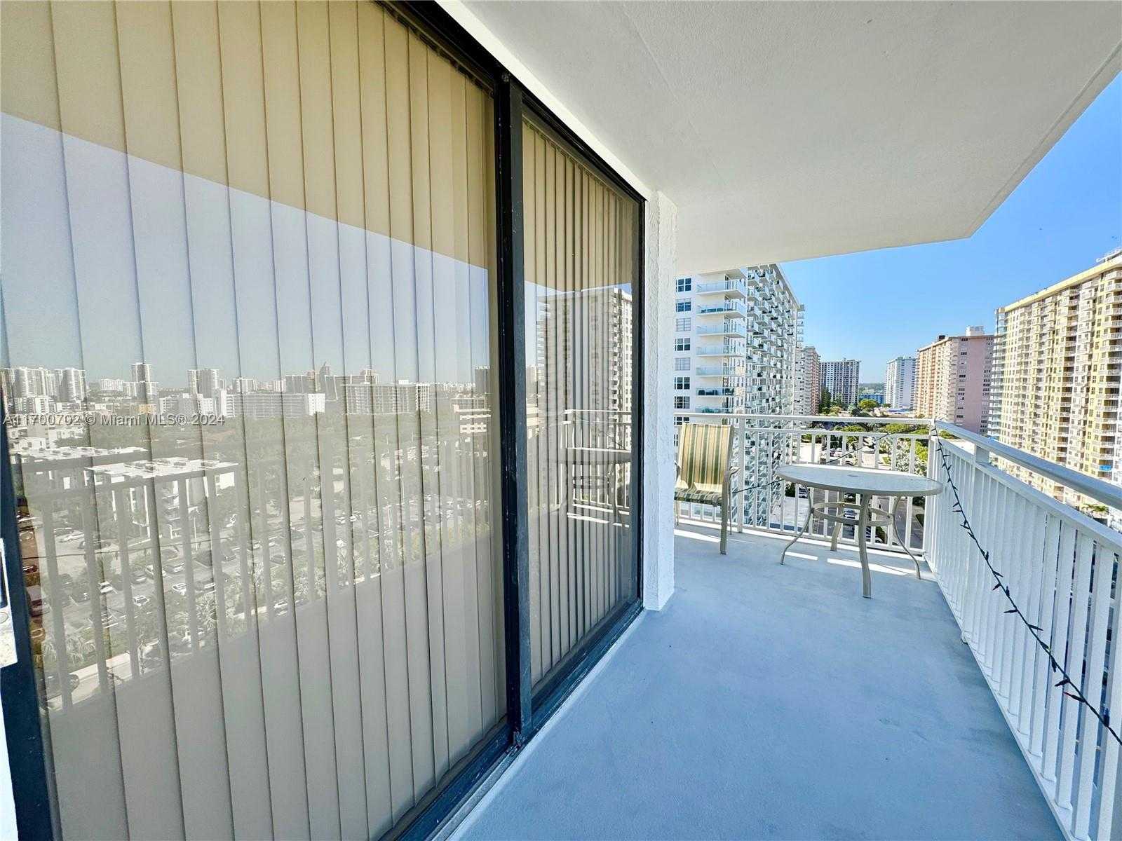 Small Image of 210 174th St, Sunny Isles Beach, FL 33160, USA Number 5