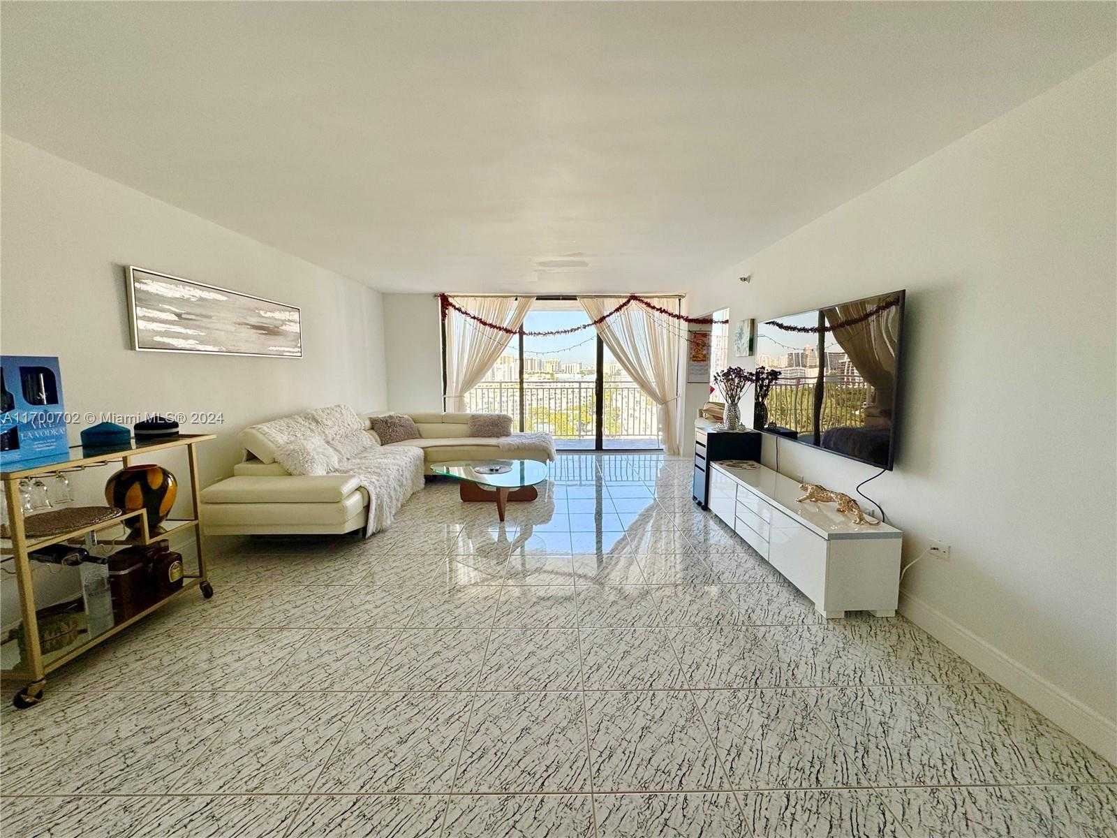 Small Image of 210 174th St, Sunny Isles Beach, FL 33160, USA Number 7