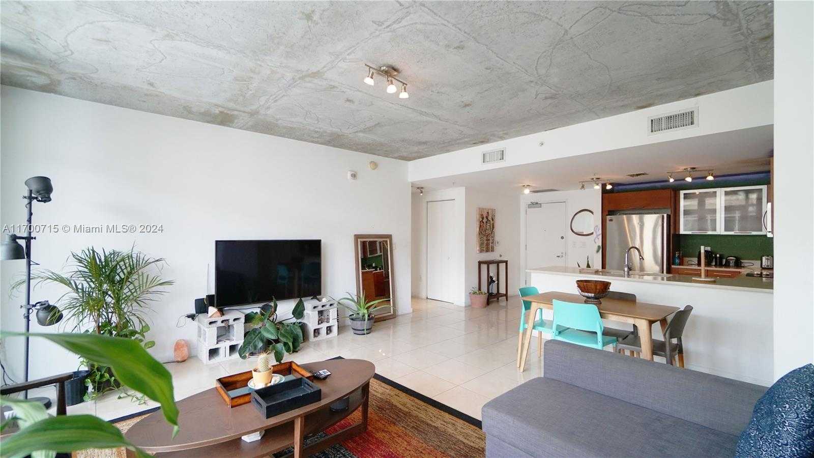 Small Image of 3250 NE 1st Ave, Miami, FL 33137, USA Number 3