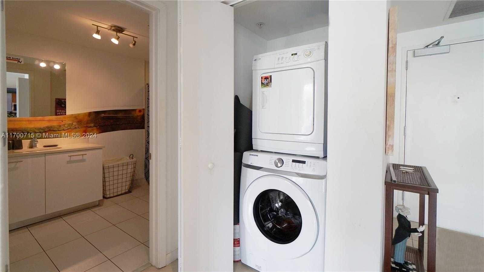 Small Image of 3250 NE 1st Ave, Miami, FL 33137, USA Number 8