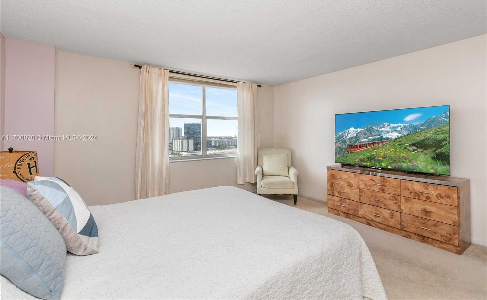 Small Image of 1865 SOUTH OCEAN DR #16J, Hallandale Beach Number 12