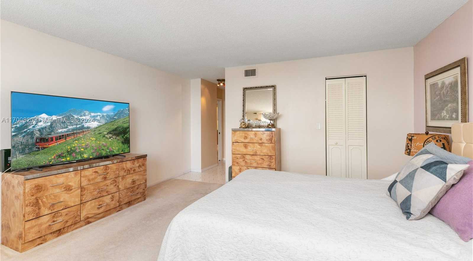 Small Image of 1865 SOUTH OCEAN DR #16J, Hallandale Beach Number 13