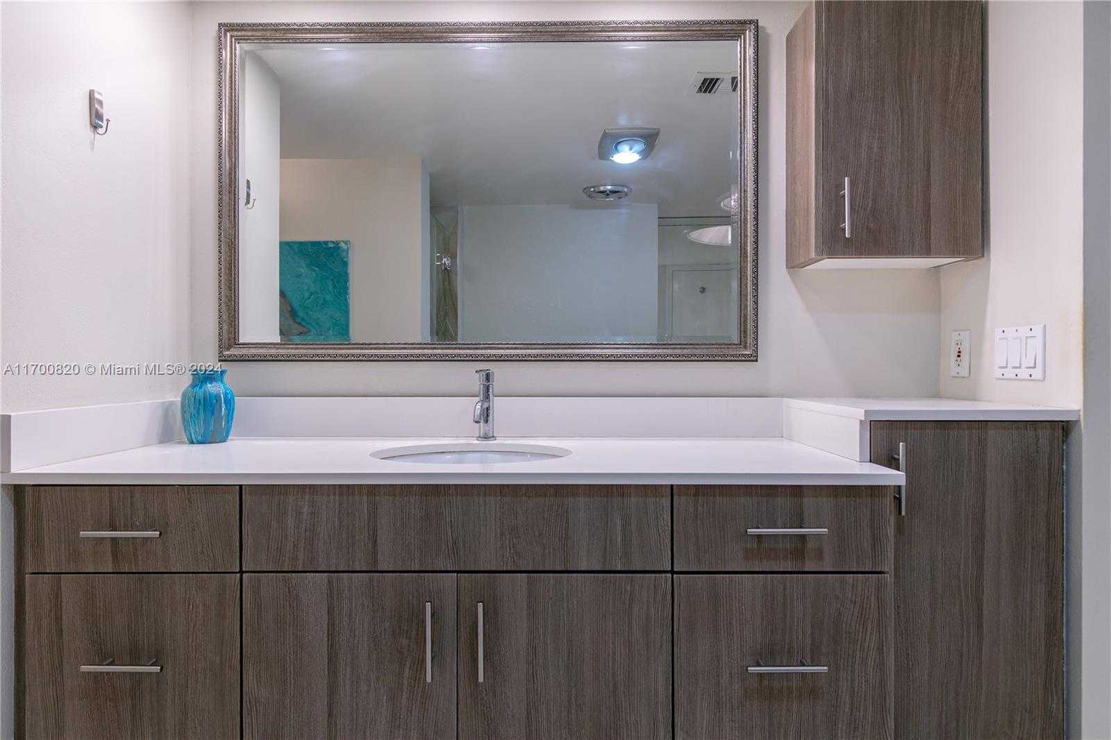 Small Image of 1865 SOUTH OCEAN DR #16J, Hallandale Beach Number 17