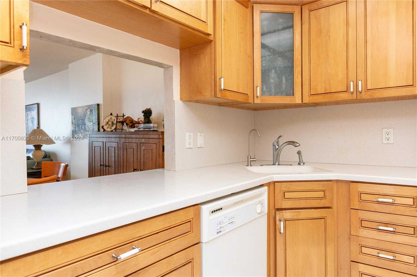 Small Image of 1865 SOUTH OCEAN DR #16J, Hallandale Beach Number 19