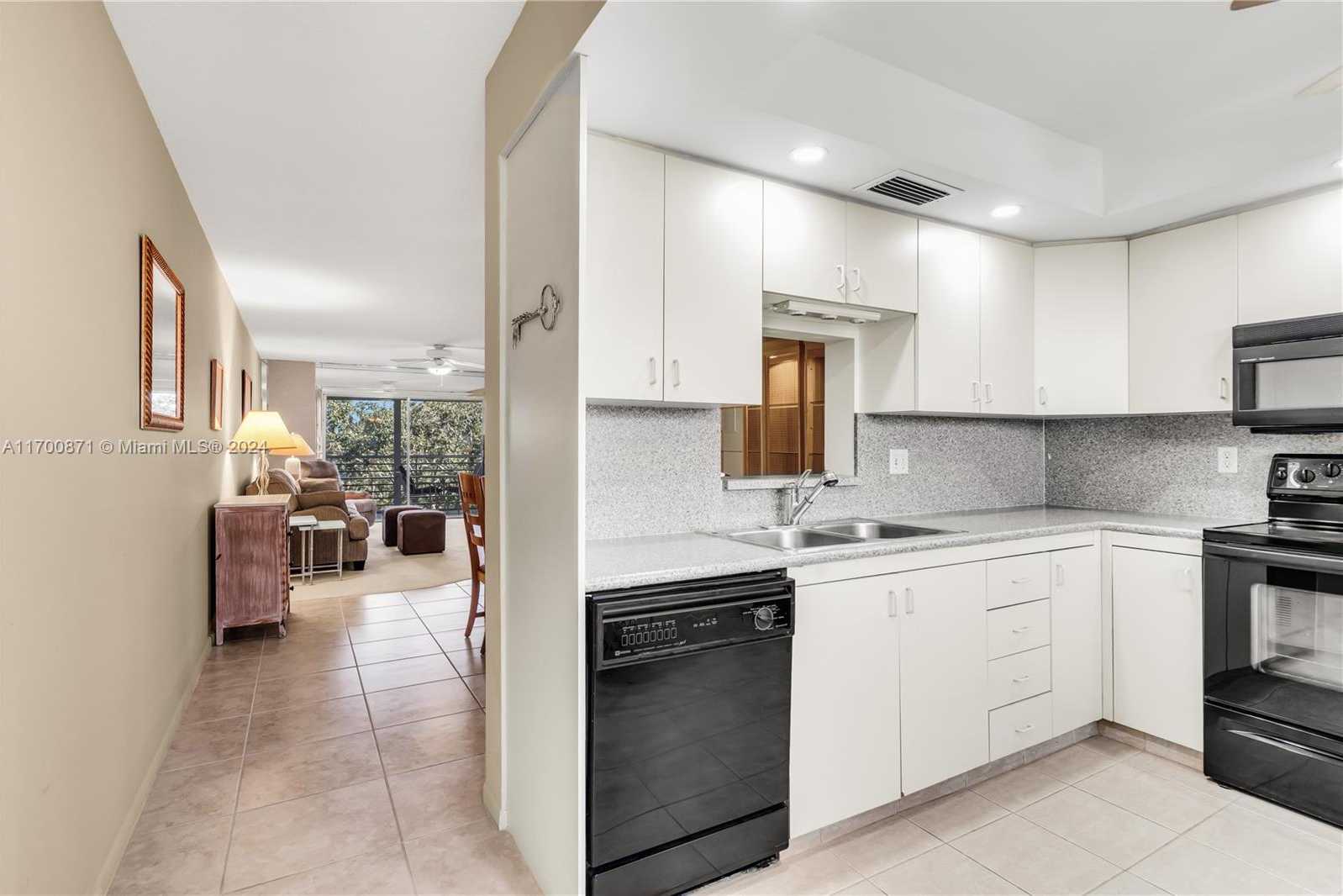 Small Image of 2101 LUCAYA BND #K4, Coconut Creek Number 5
