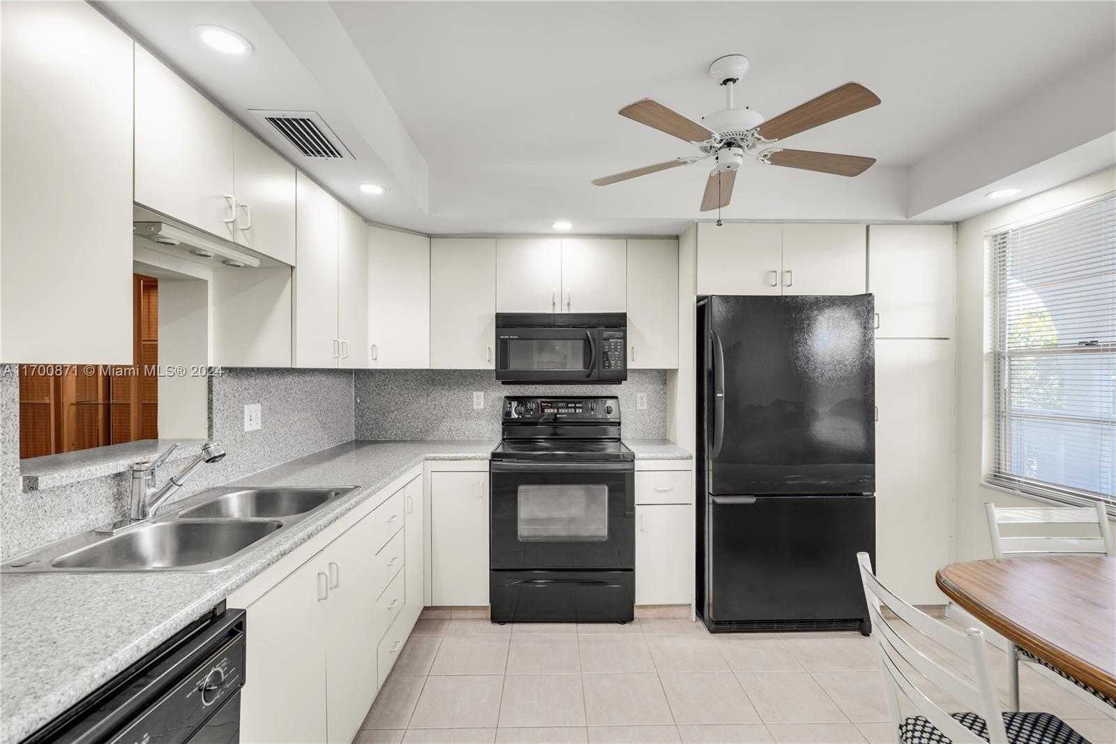 Small Image of 2101 LUCAYA BND #K4, Coconut Creek Number 6