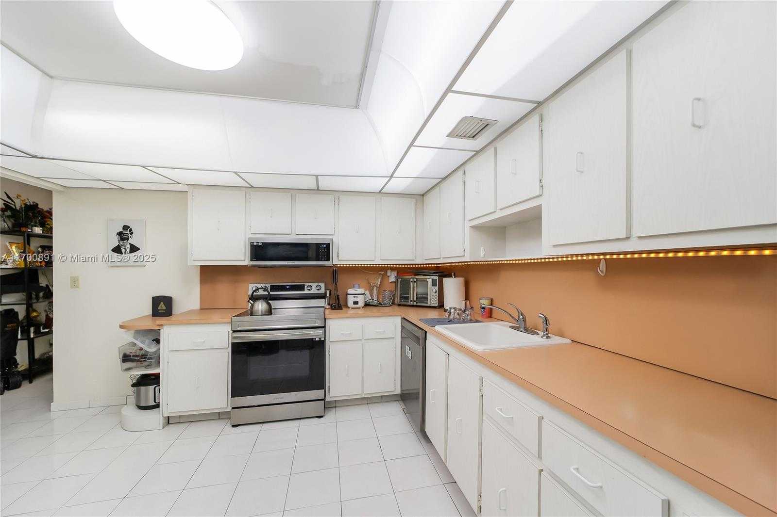Small Image of 600 Three Islands Boulevard, Hallandale Beach, FL 33009, USA Number 11