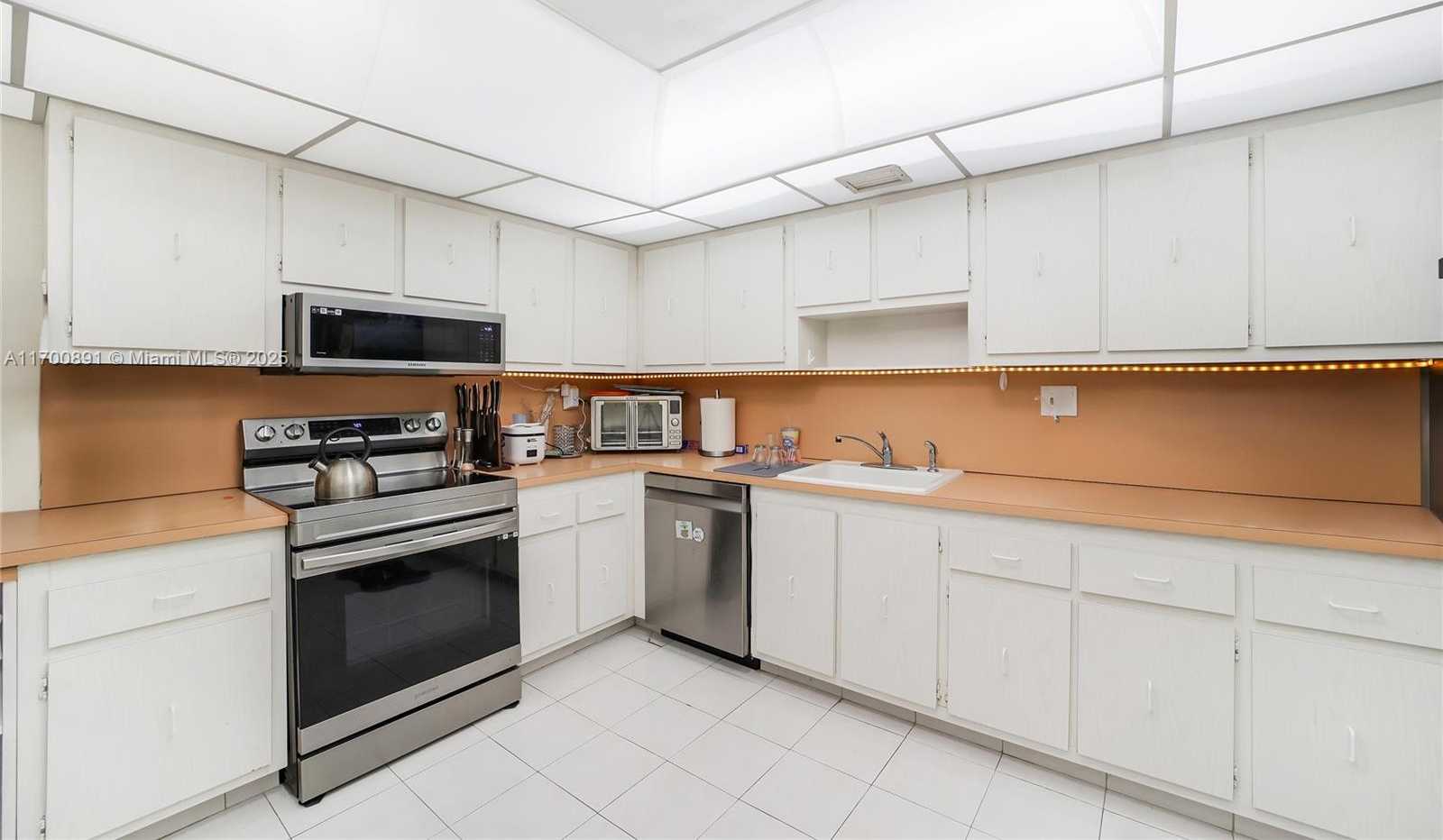 Small Image of 600 Three Islands Boulevard, Hallandale Beach, FL 33009, USA Number 12