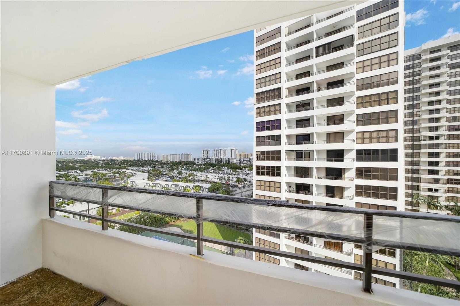 Small Image of 600 Three Islands Boulevard, Hallandale Beach, FL 33009, USA Number 9