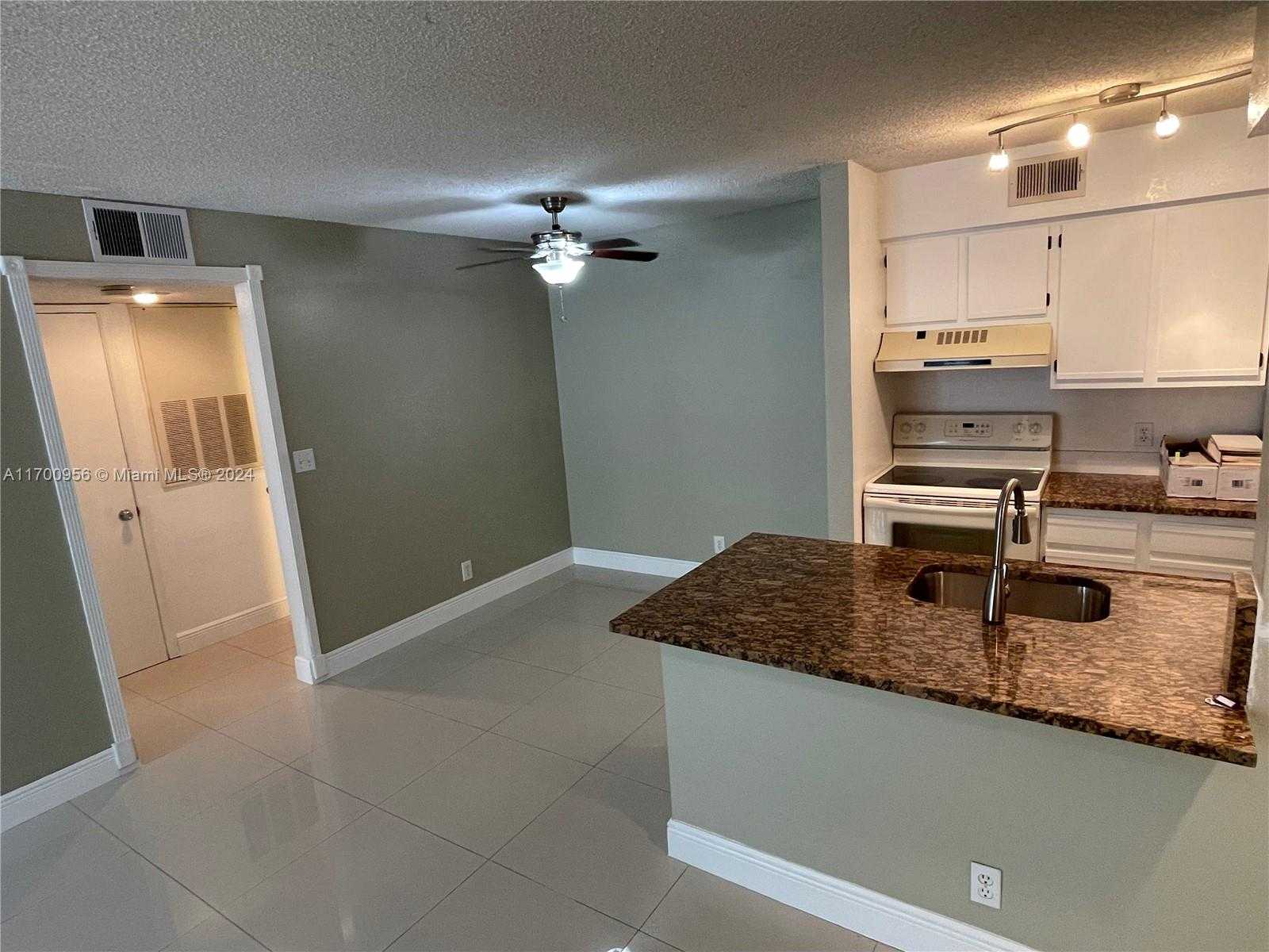 Small Image of 2826 SOUTH UNIVERSITY DR #3101, Davie Number 2