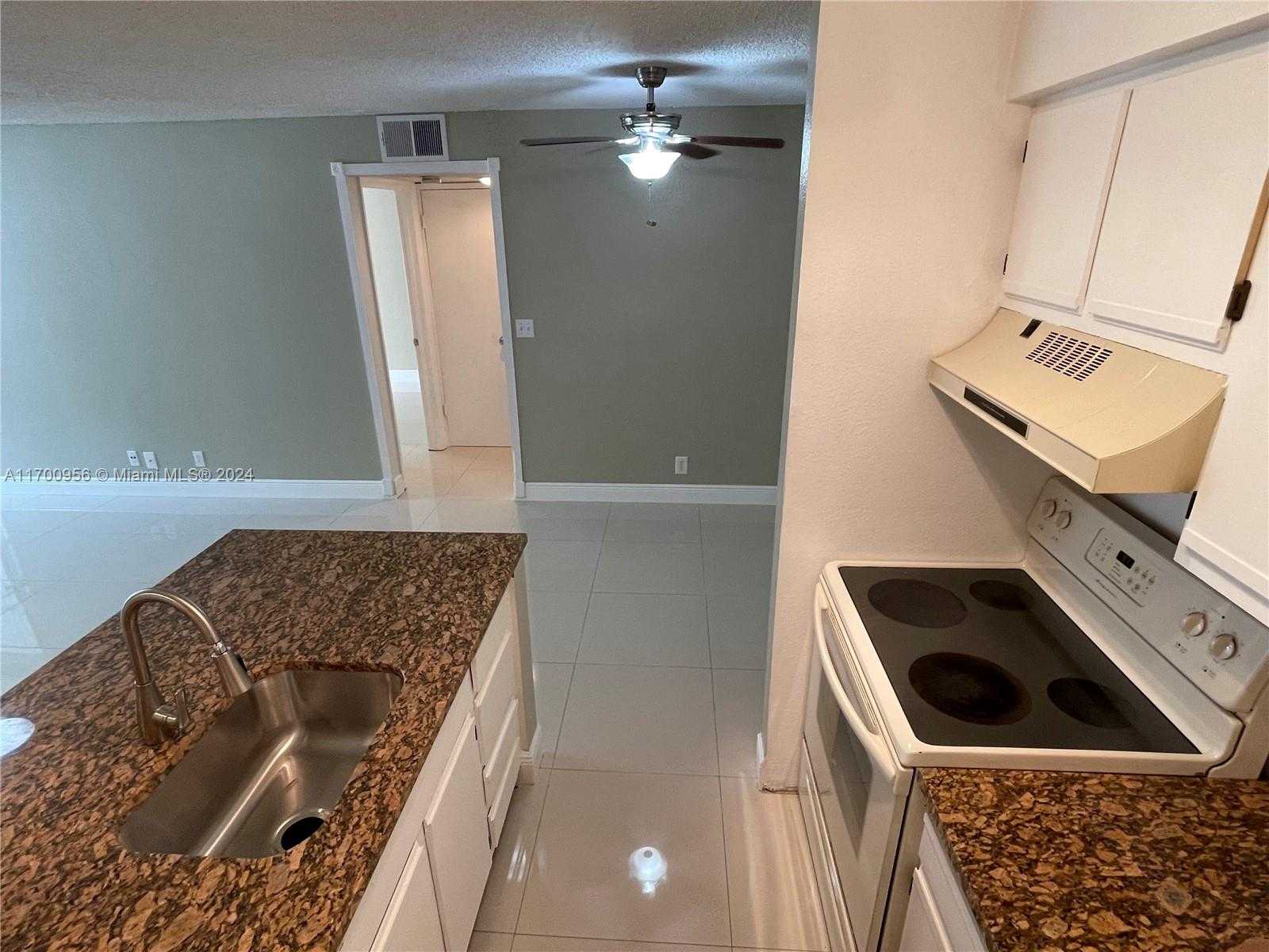 Small Image of 2826 SOUTH UNIVERSITY DR #3101, Davie Number 5