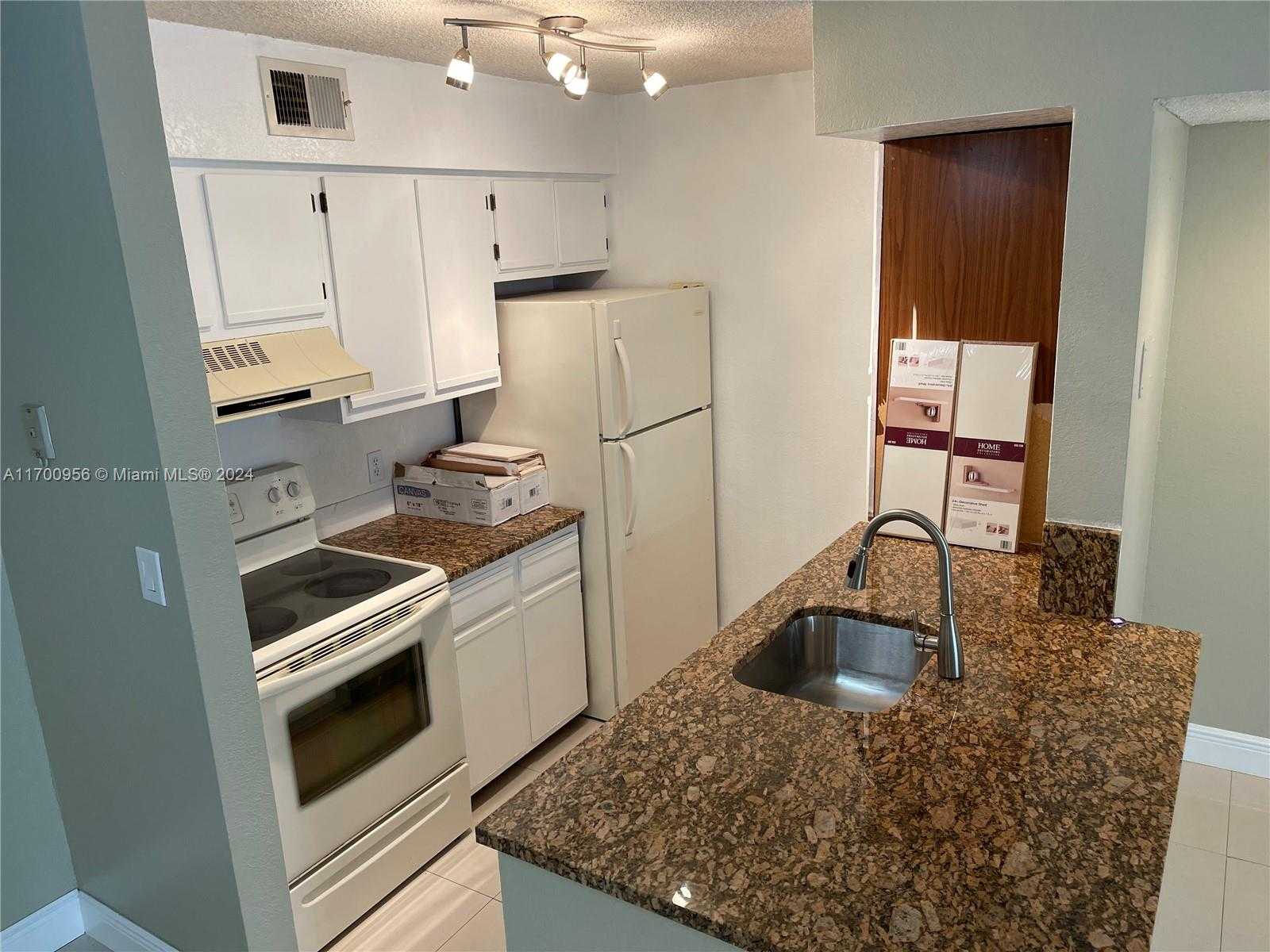 Small Image of 2826 SOUTH UNIVERSITY DR #3101, Davie Number 6