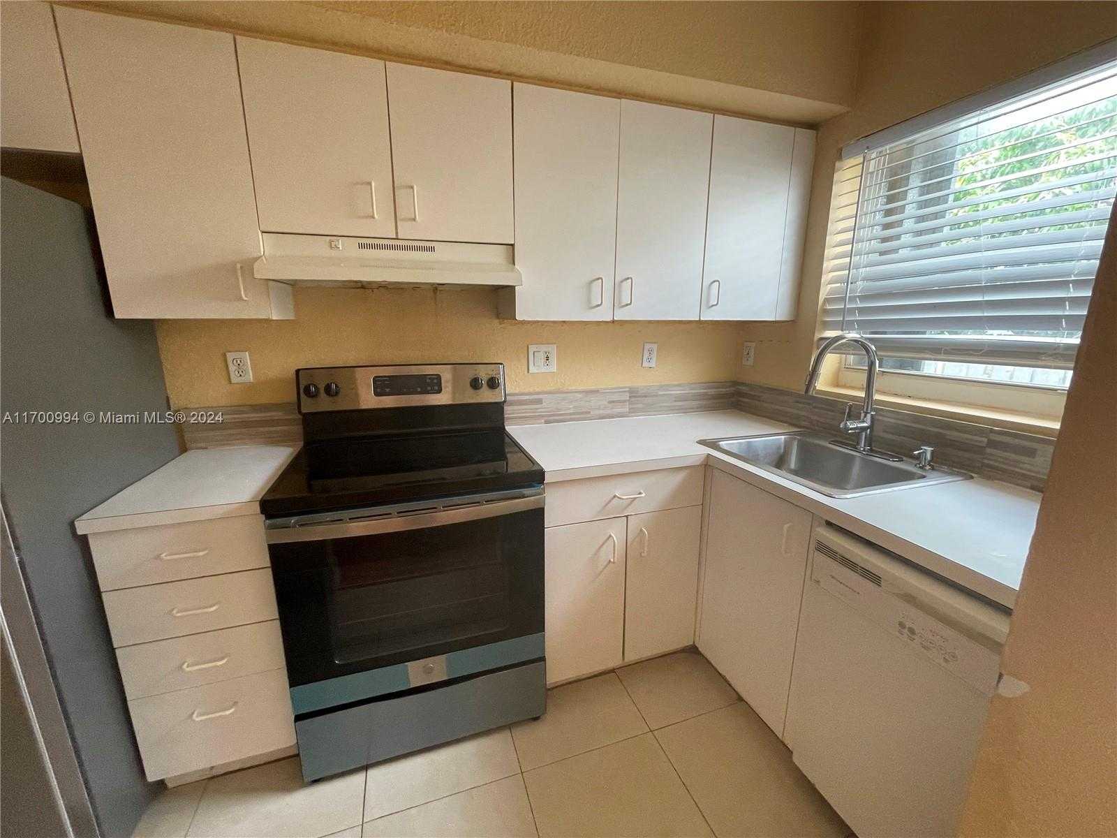 Small Image of 483 NORTH WEST 84TH LN #483, Miami Number 12