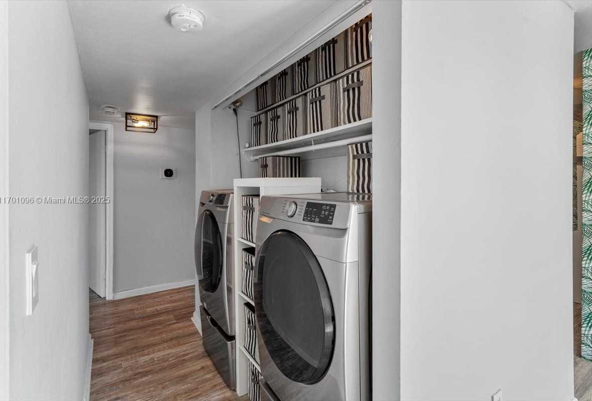 Small Image of 2016 BAY DR #208, Miami Beach Number 12
