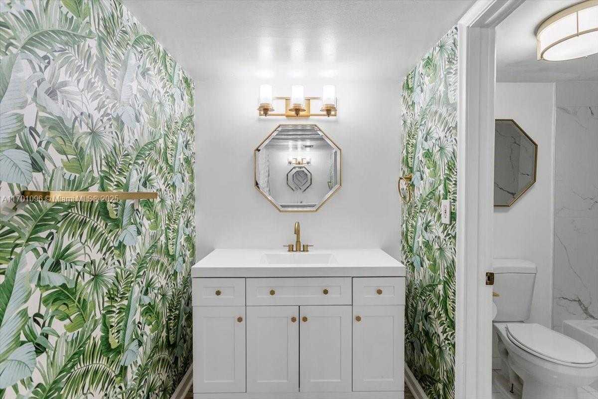 Small Image of 2016 BAY DR #208, Miami Beach Number 18