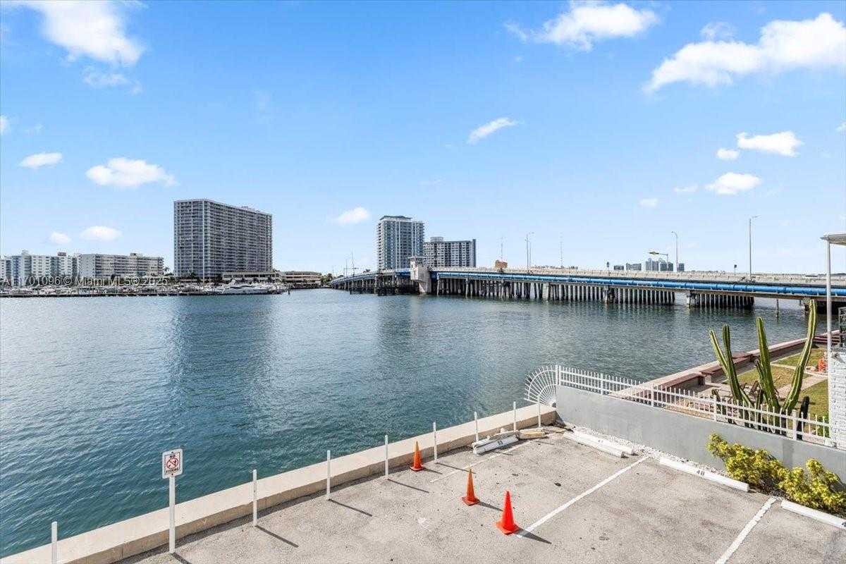 Small Image of 2016 BAY DR #208, Miami Beach Number 21