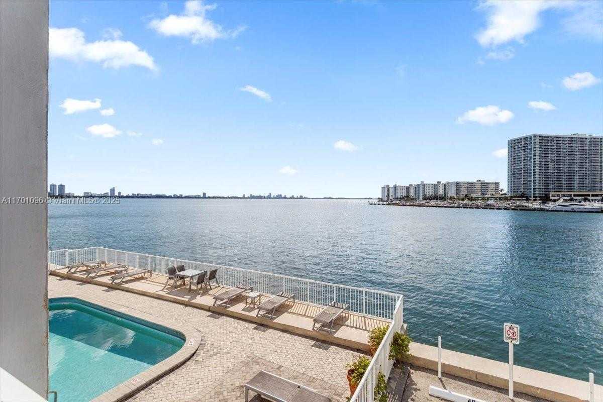 Small Image of 2016 BAY DR #208, Miami Beach Number 22