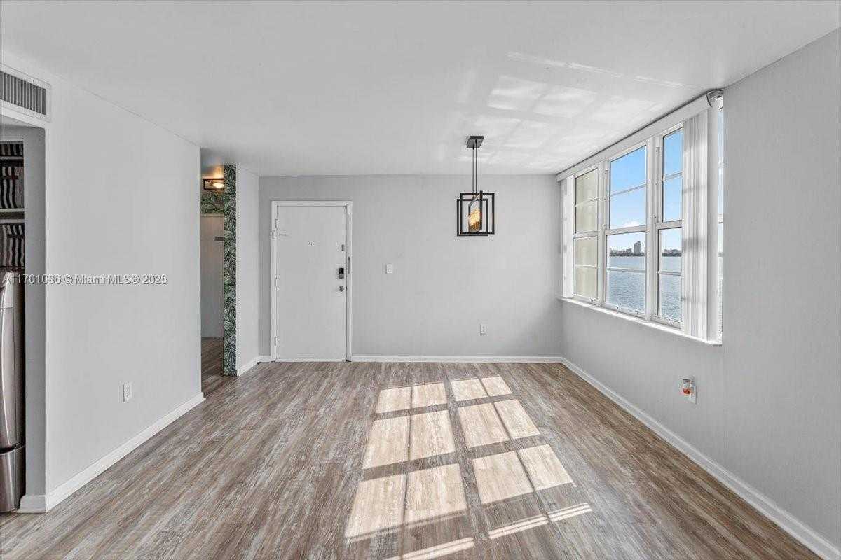 Small Image of 2016 BAY DR #208, Miami Beach Number 24